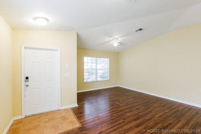 Photo - 2320 Douglas St