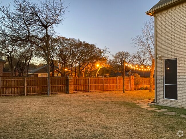 Building Photo - 1761 Meyerwood Ln S Rental