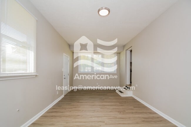 Photo - 185 Sandclay Dr