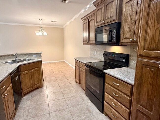 Photo - Cute 3 Bed Duplex In Yukon