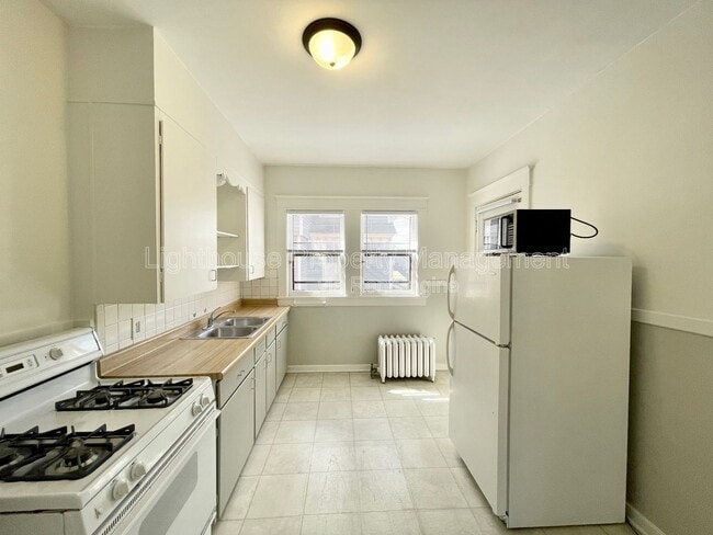 Photo - 231 Lyon St NE Unit 2