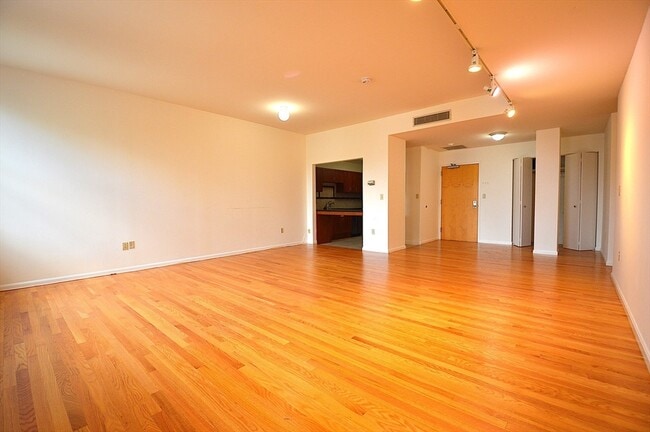 Photo - 50 Winchester St Unidad 206 Rental