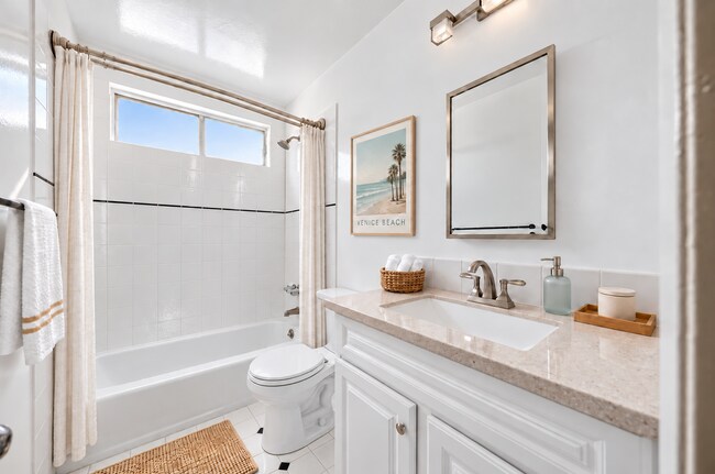 19 19th Ave Unit 4