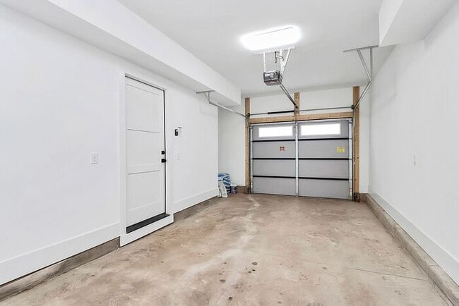 Photo - Stunning 3BD/3.5BA Townhome with PRIVATE POOL!