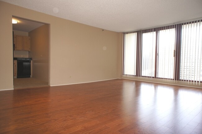 Photo - 200 N Dearborn St Unit 3708