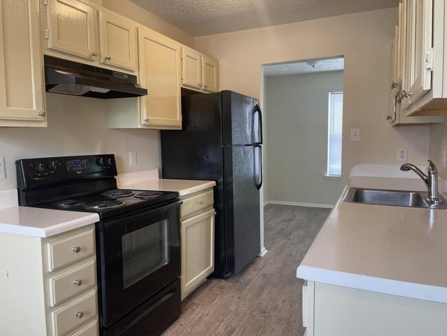 Photo - 1508 Garland Way