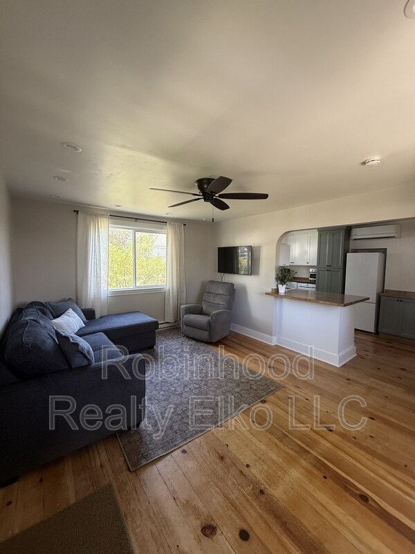 Photo - 620 Maple St