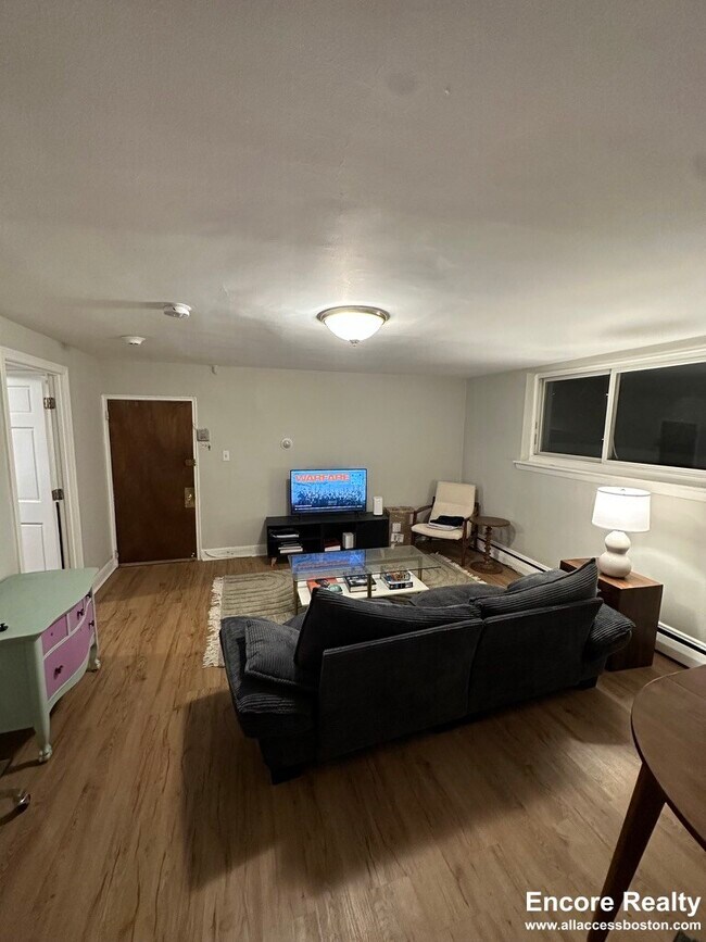 Building Photo - 69 Chiswick Rd Unit 8