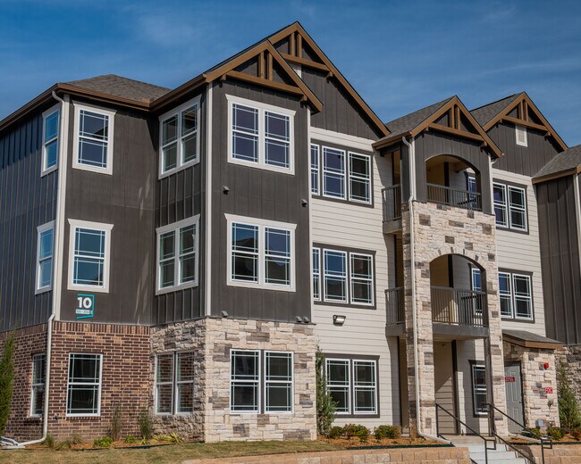 97 North Oak Apartments Kansas City, MO