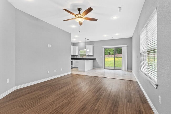 Photo - 4882 Castlewood Ln Unit 1