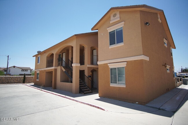 Building Photo - 3400 Blue Earth Ln Unit D