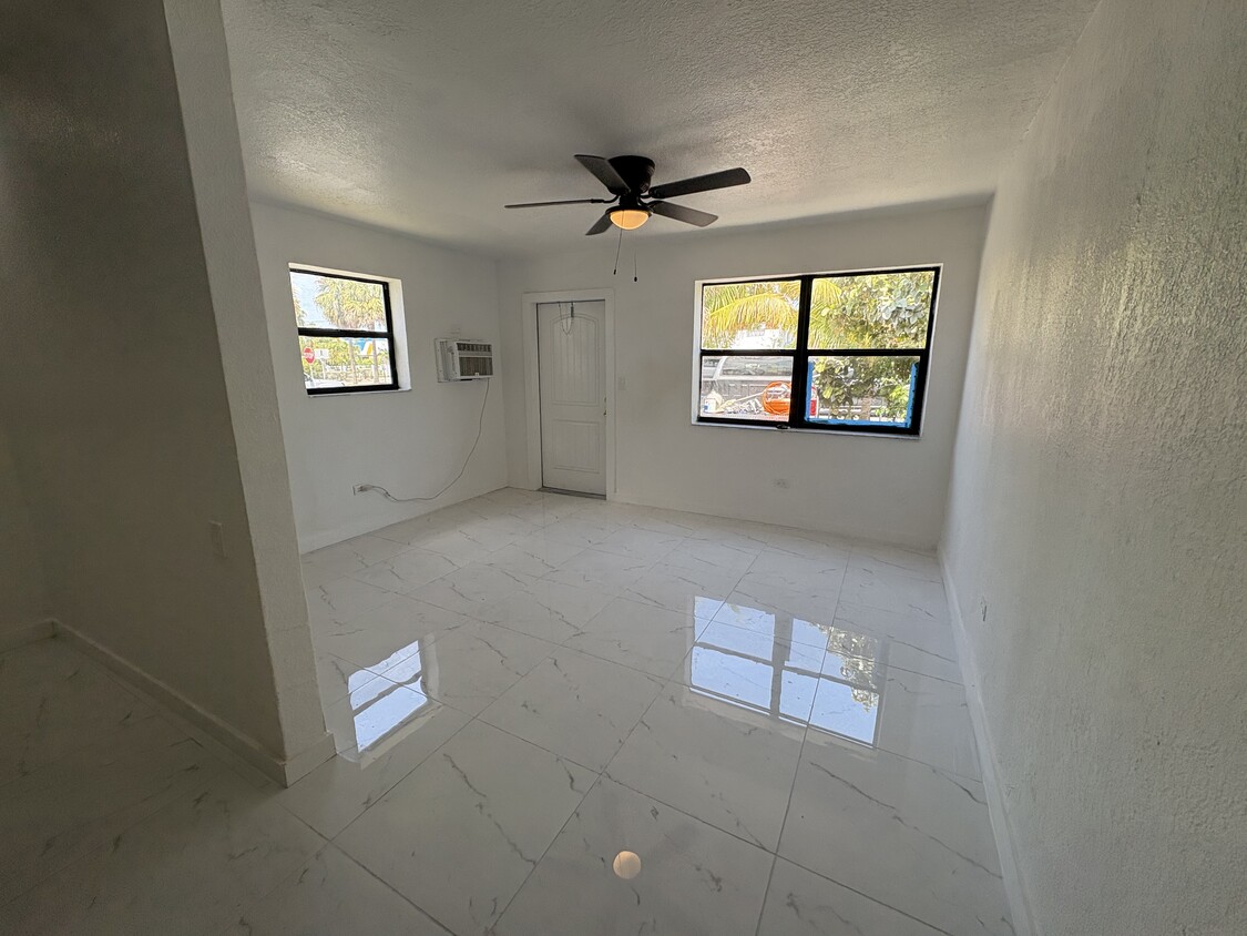 Photo - 16182 NE 18th Pl (North Miami Beach, FL)