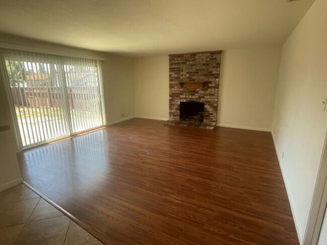 Photo - 4 bedroom with AC is seconds from Lake Eli...