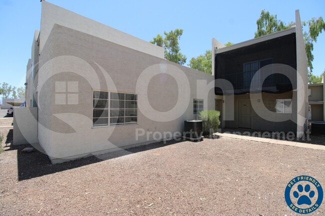 Building Photo - 2807 E Paradise Ln Rental