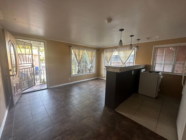 Photo - 67th - Hyde Park Unit 3126 1/2