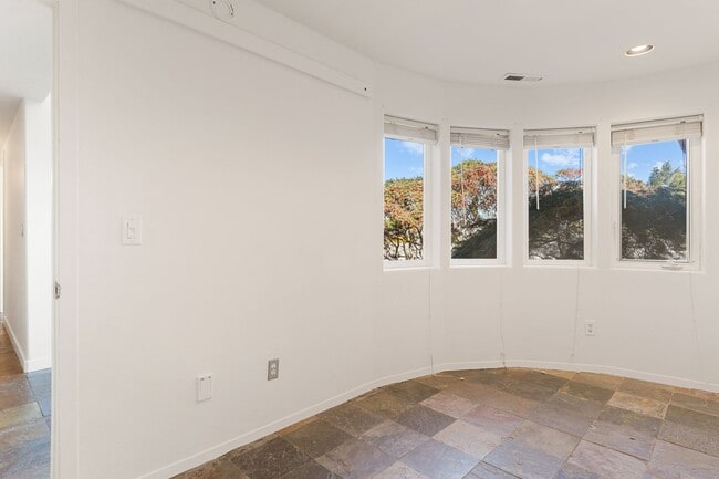 Photo - Beautiful 3 Bedroom 3 Bathroom Home With Stunning Views