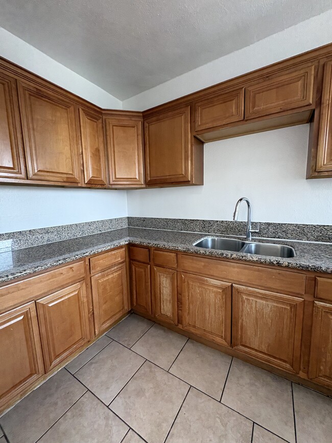 Cocina - 1237 S Alvarado St Apartments