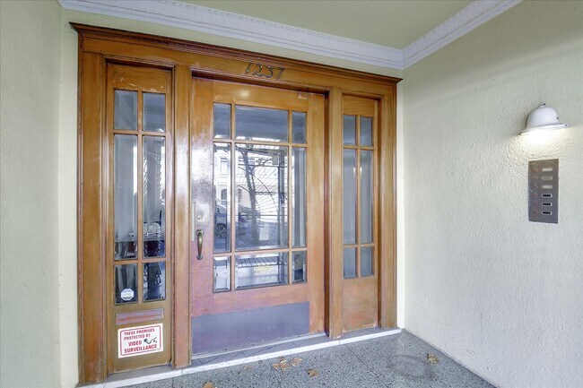 Photo - 1237 Chestnut St Unit 2