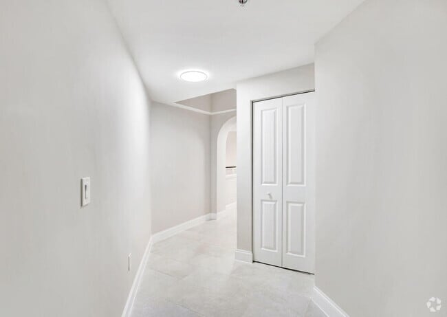 Building Photo - 225 NE 1st St Unit 314 Rental