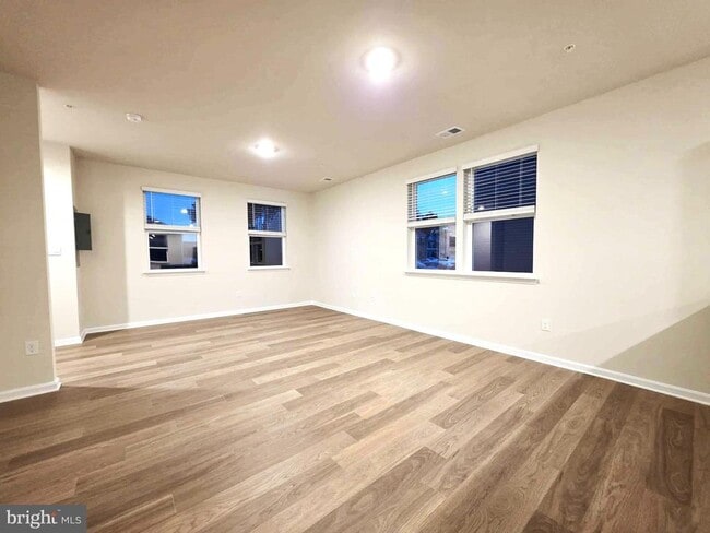 Photo - 822 Mersey Ln