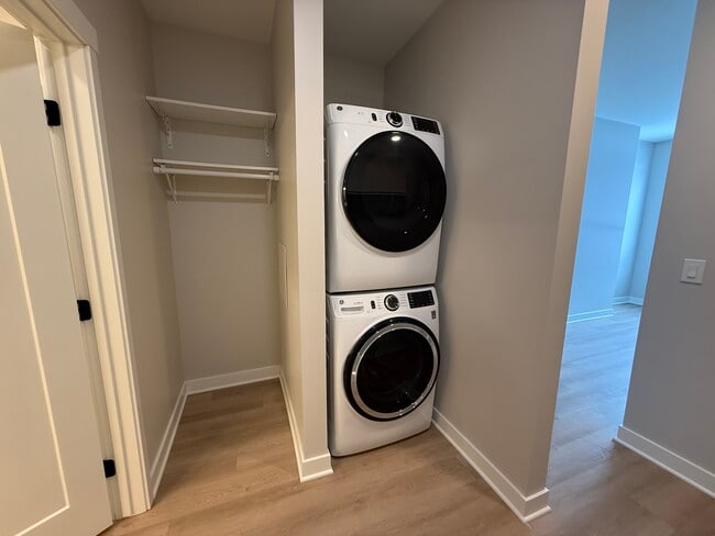 Walk-In Closet - Freewheel Apartments