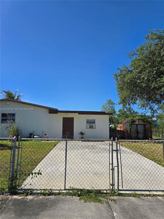Building Photo - 27660 SW 162nd Ave Unit side
