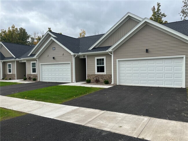Photo - 2104 Community Ln