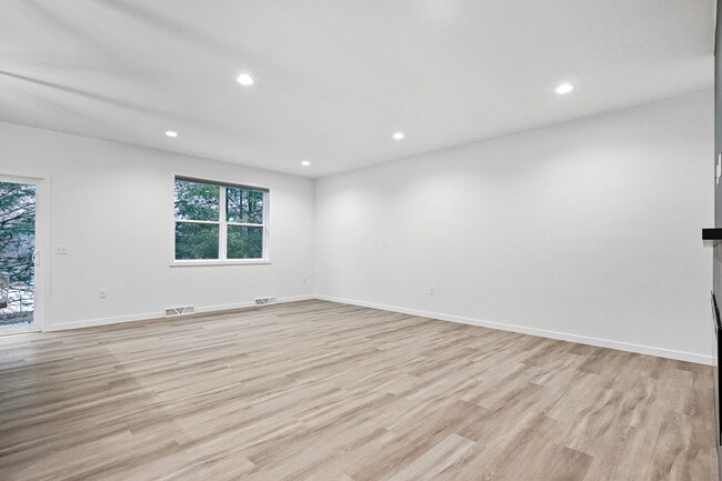 Photo - River View Ave