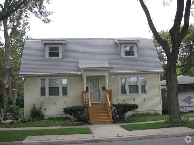 Building Photo - 2121 Foster St Rental