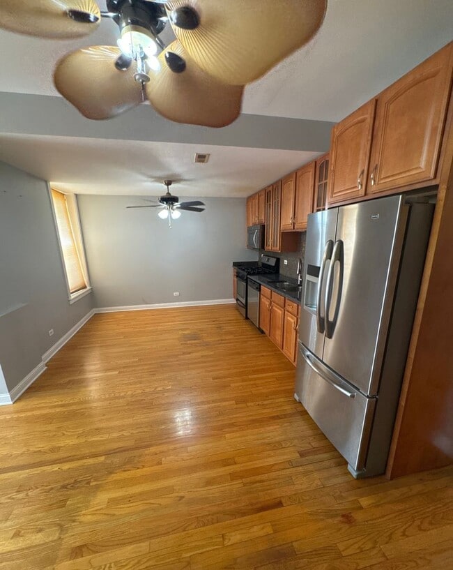 Photo - Beautiful 3 bedroom 2 bathroom condo In Near Presidential Library