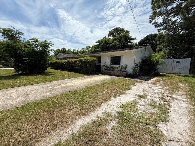 Building Photo - 1002 SE 15th Ct Rental