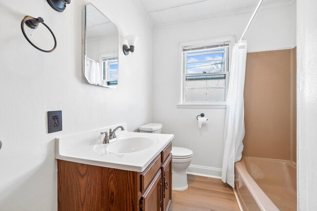 Photo - 409 W 5th St