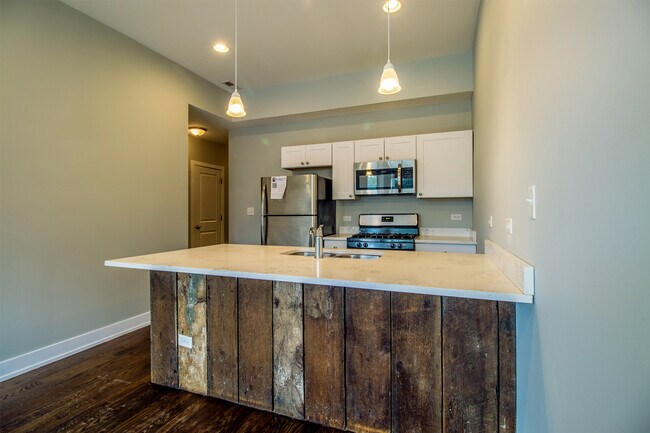 Photo - 2228 W Cermak Rd Unit 1