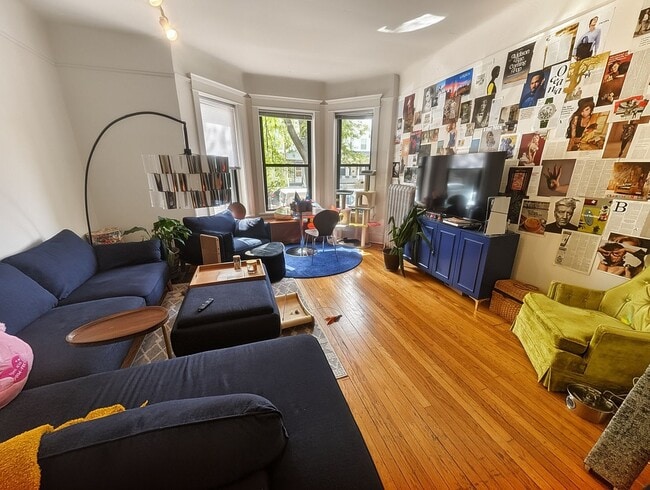 Photo - Very Spacious 2 BR/1 BA in Wrigleyville Unit 3815W-1W
