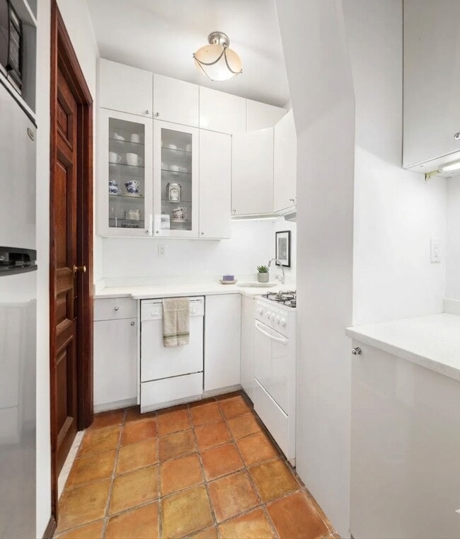 Photo - 164 W 88th St