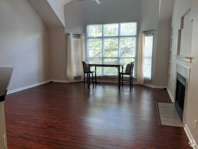 Building Photo - 513 N Graham St Unit 3B Rental
