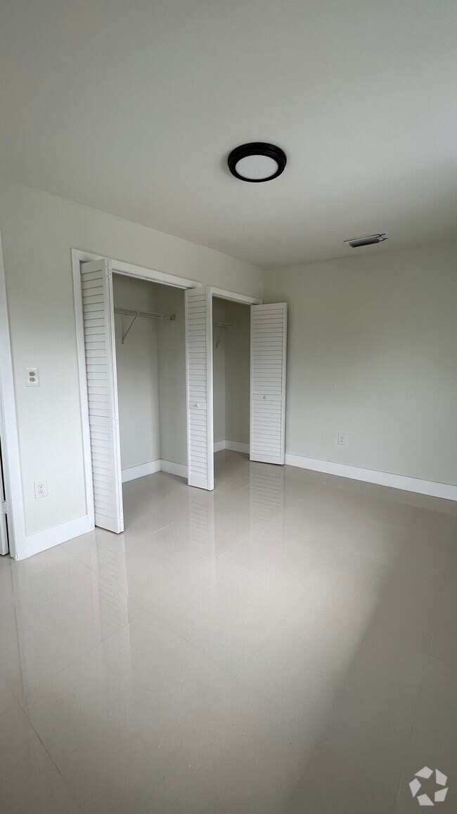 Building Photo - 3515 NW 13th St Rental