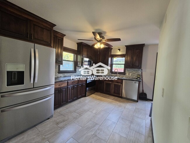 Building Photo - 810 3rd Ave E