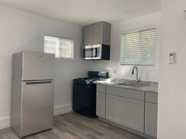 Building Photo - 5031 Carmelynn St Rental