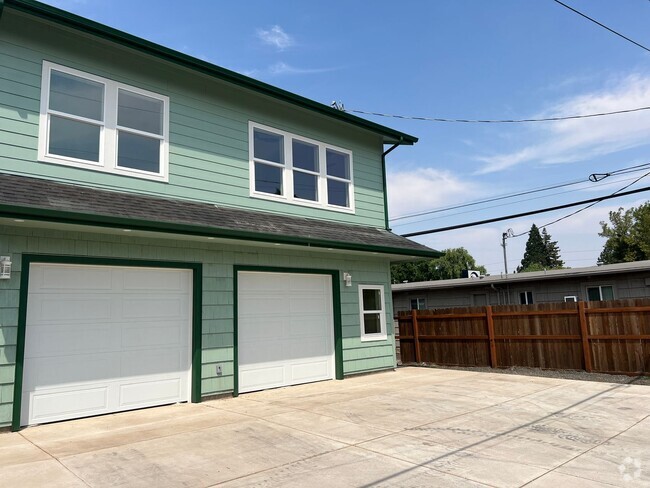 Building Photo - Newly Built Two Bedroom Rental