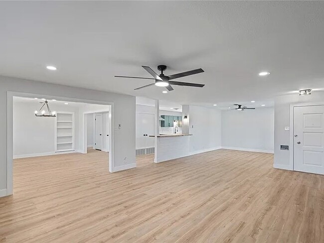 Photo - 629 Peerman Pl