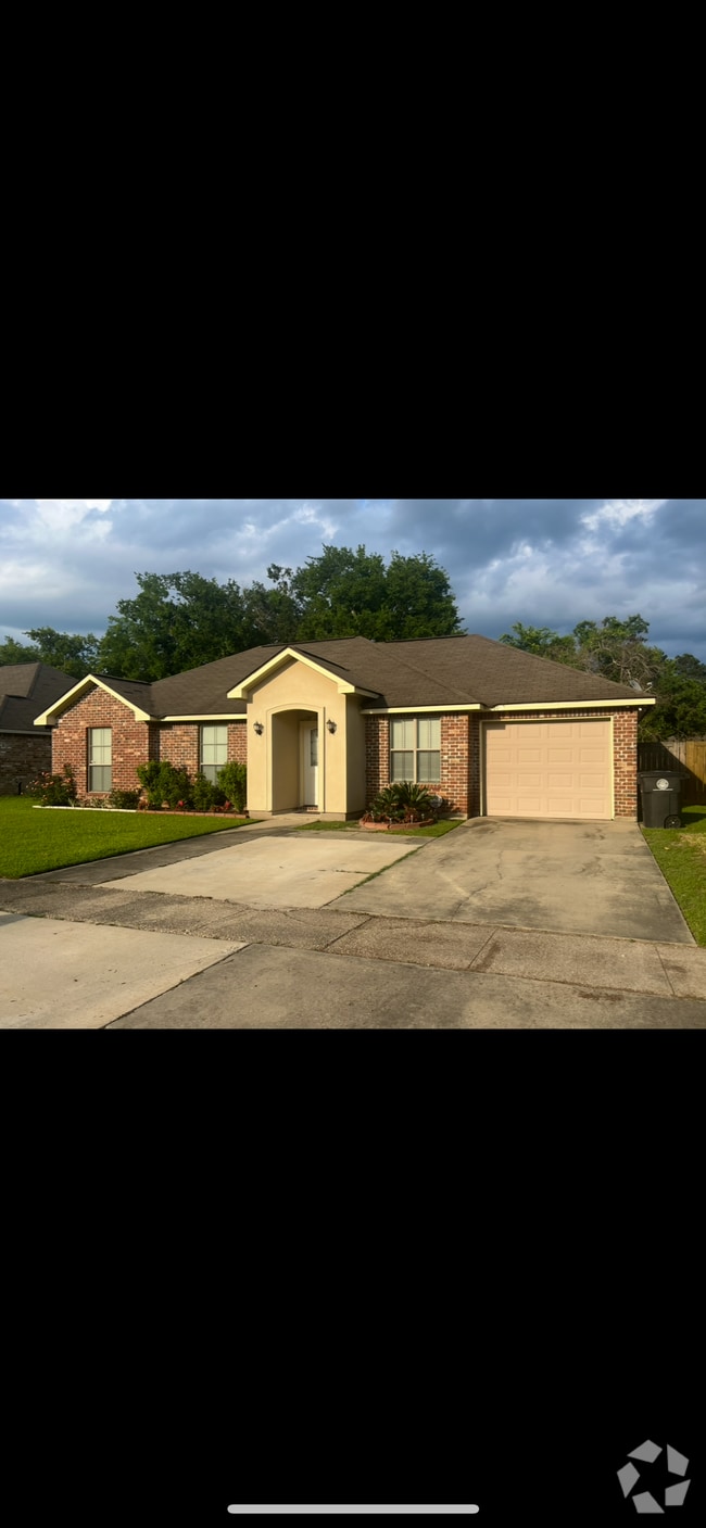 Building Photo - 5732 Benson Dr Rental