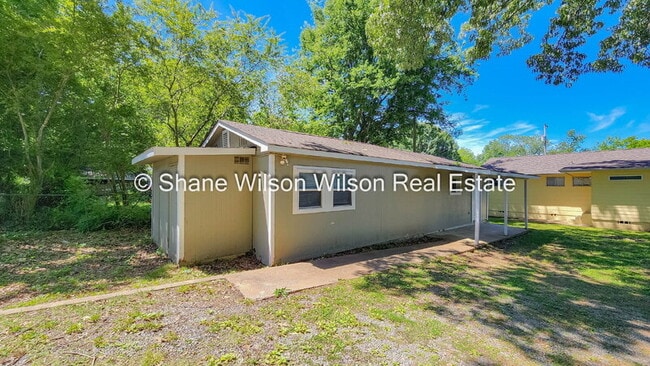 Photo - 804 1/2 Henderson Ave