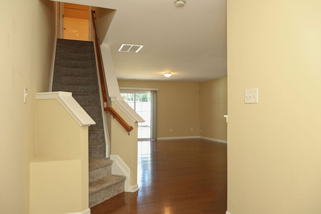 Photo - 8843 Thornton Town Pl