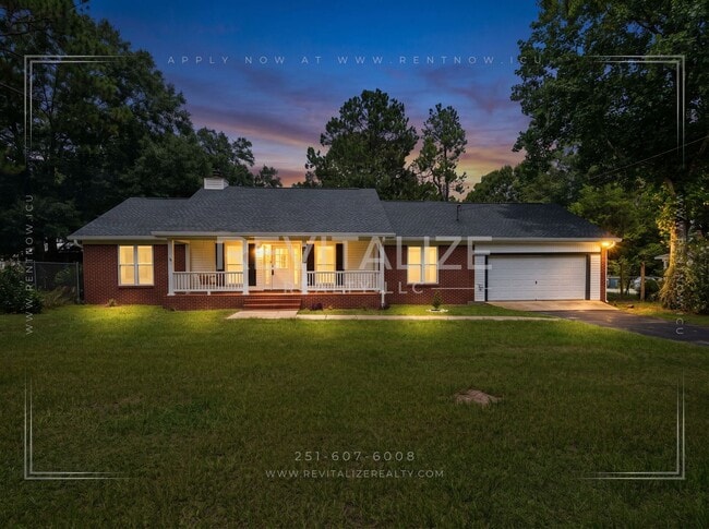 Building Photo - Beautifully Updated 3-Bedroom Home with Fenced Yard & Double Garage!