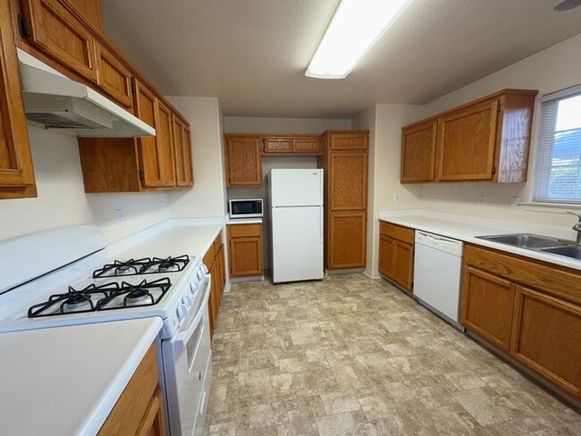 Photo - Pet Friendly! Spacious Ranch-Style 3 Bedroom, 1 Bathroom Home in the Heart of Fortuna