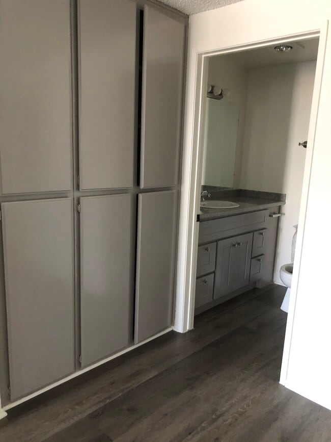 Photo - 1244 N Orange Dr Unit 112