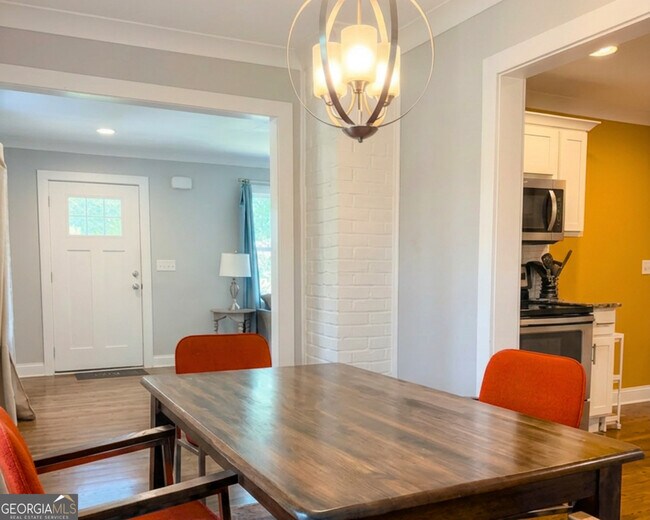 Photo - 2561 Sylvan Rd