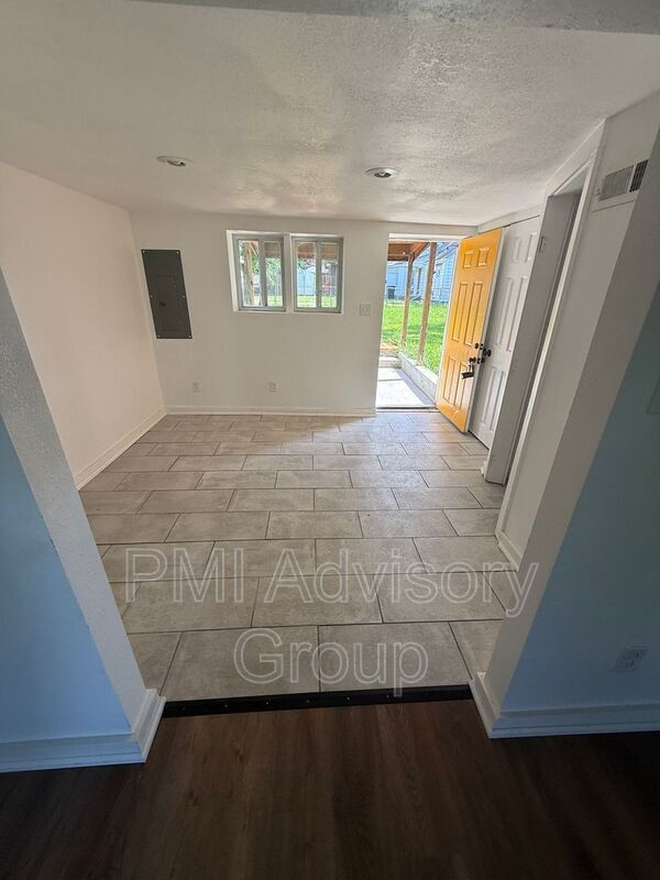 Photo - 1409 NE Sardou Ave