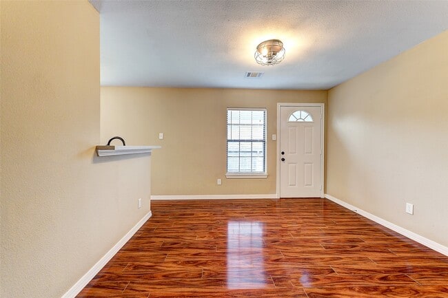 Photo - 808 E 32nd St